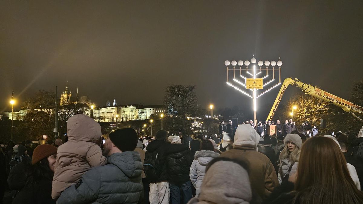 Lidé si u pražského Rudolfina připomněli oběti teroru v Sydney